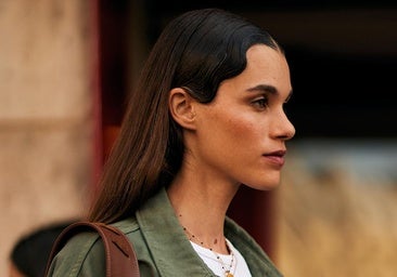 El peinado perfecto para aquellas que no quieren controlar su pelo de bebé con el clásico moño depilado